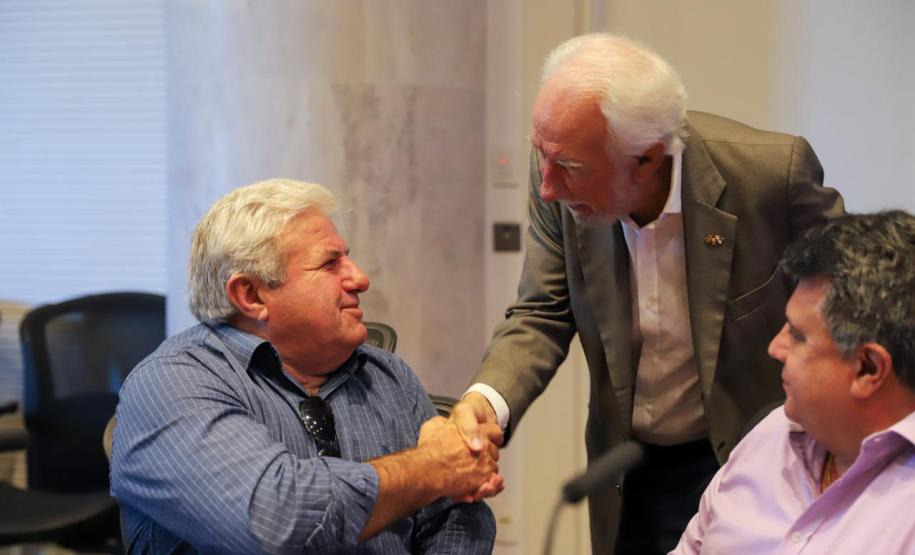 Paraná debate logística reversa com cadeia de fabricantes de baterias