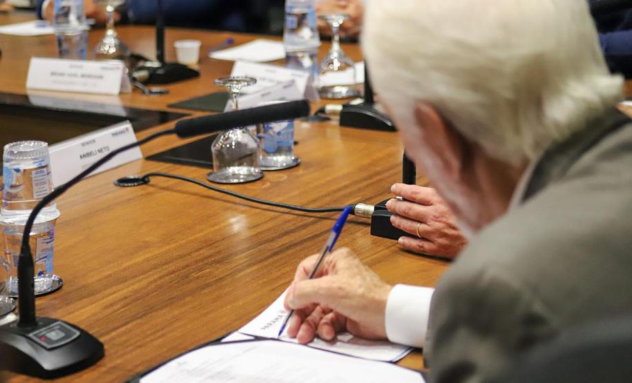 Paraná debate logística reversa com cadeia de fabricantes de baterias