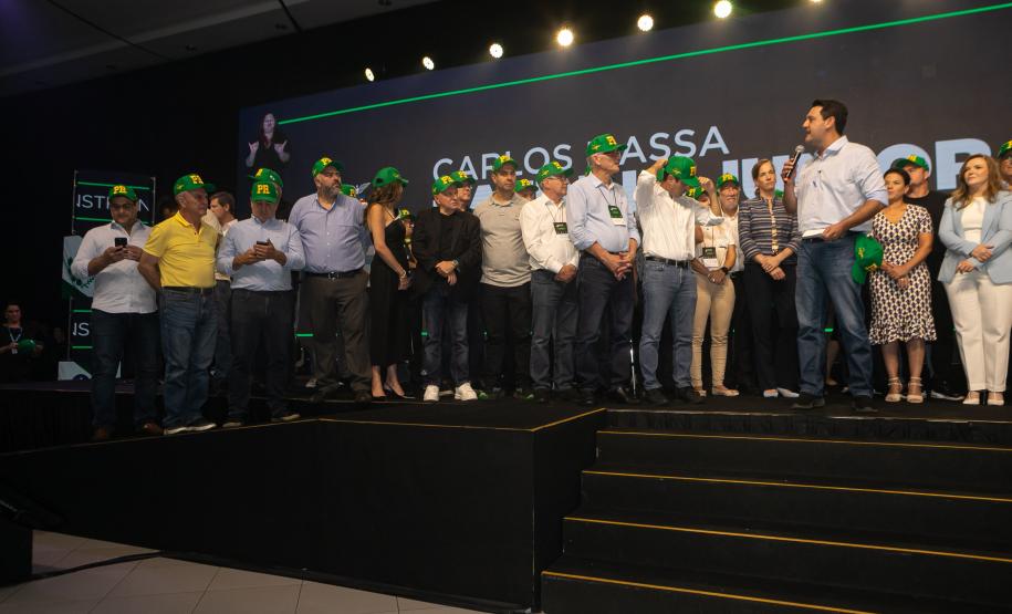 Ratinho Junior anuncia doação de maquinário pesado às prefeituras e R$ 2 bilhões para estradas rurais