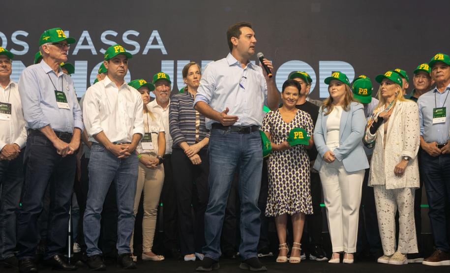 Ratinho Junior anuncia doação de maquinário pesado às prefeituras e R$ 2 bilhões para estradas rurais