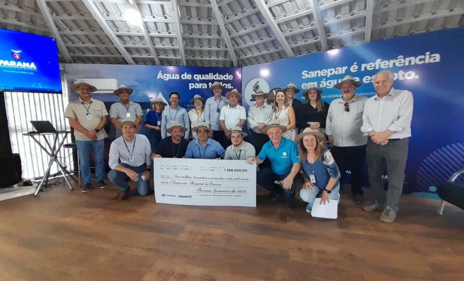 Sanepar repassa R$ 1,3 milhão para entidade de estudo e combate ao câncer do Oeste