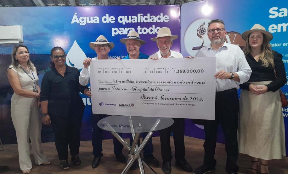 Sanepar repassa R$ 1,3 milhão para entidade de estudo e combate ao câncer do Oeste