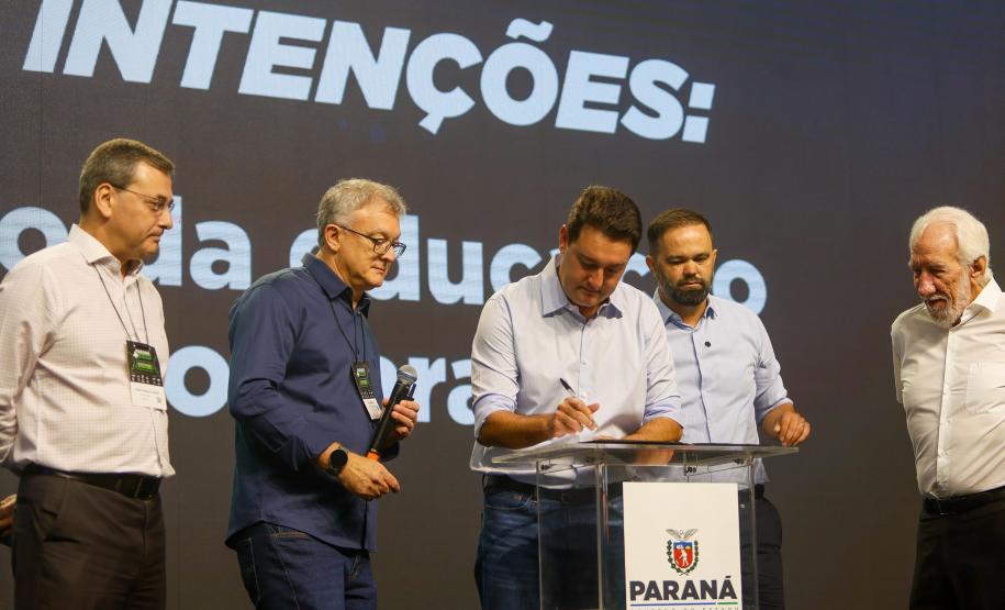 Educação e Sebrae-PR assinam acordo para impulsionar empreendedorismo nas escolas