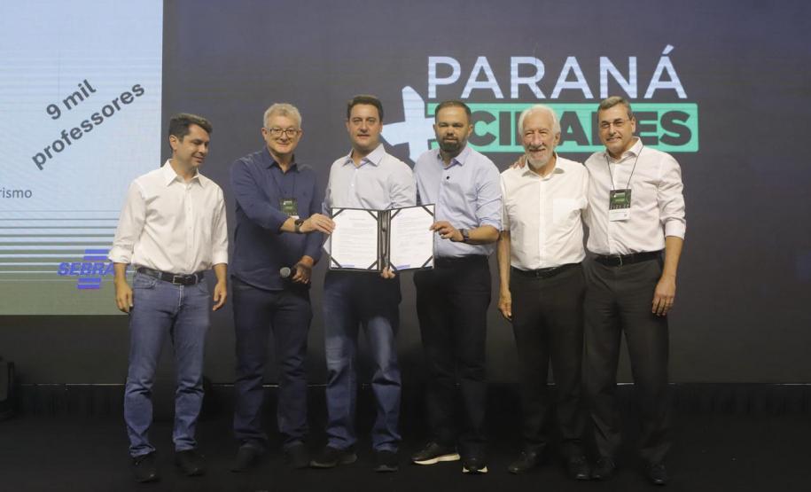 Educação e Sebrae-PR assinam acordo para impulsionar empreendedorismo nas escolas