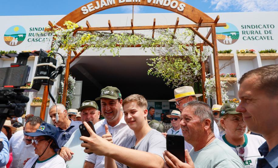 Governo entrega R$ 2,7 milhões em equipamentos para colégios agrícolas durante o Show Rural