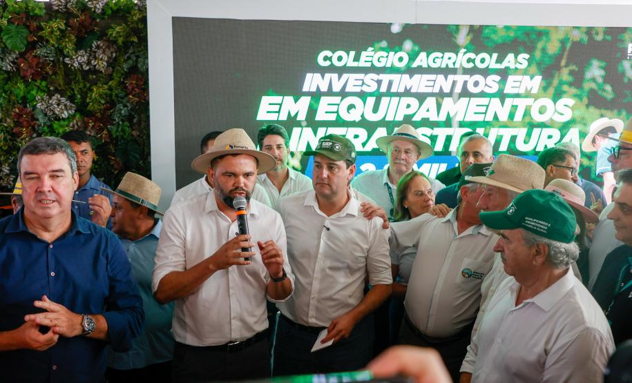 Governo entrega R$ 2,7 milhões em equipamentos para colégios agrícolas durante o Show Rural