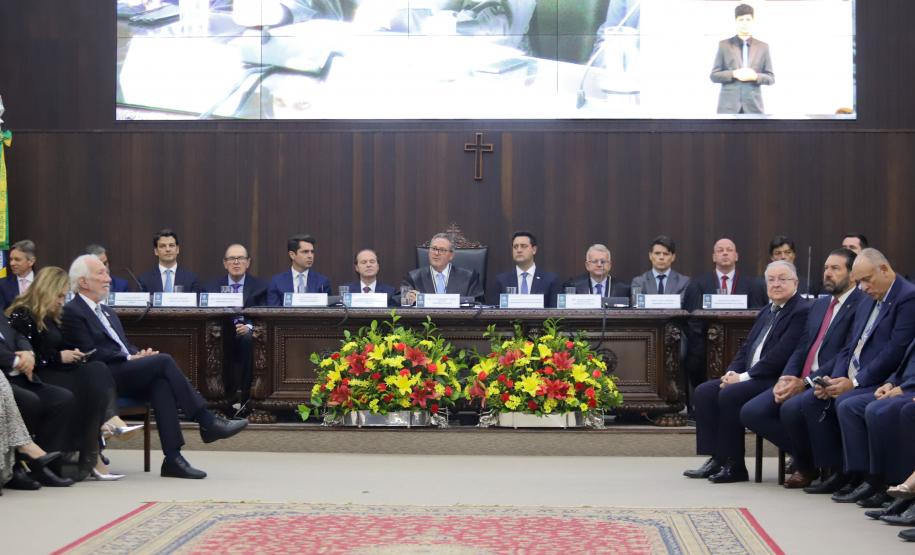 Governador participa da posse de Lidia Maejima, primeira mulher a presidir o TJPR