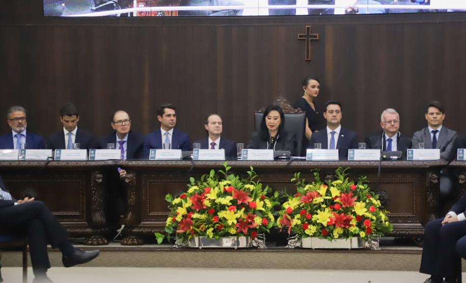 Governador participa da posse de Lidia Maejima, primeira mulher a presidir o TJPR