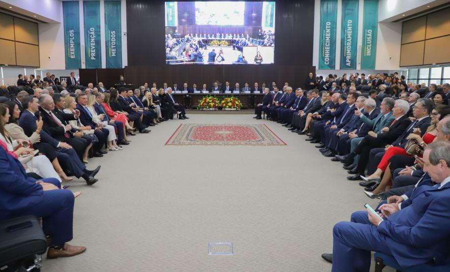 Governador participa da posse de Lidia Maejima, primeira mulher a presidir o TJPR