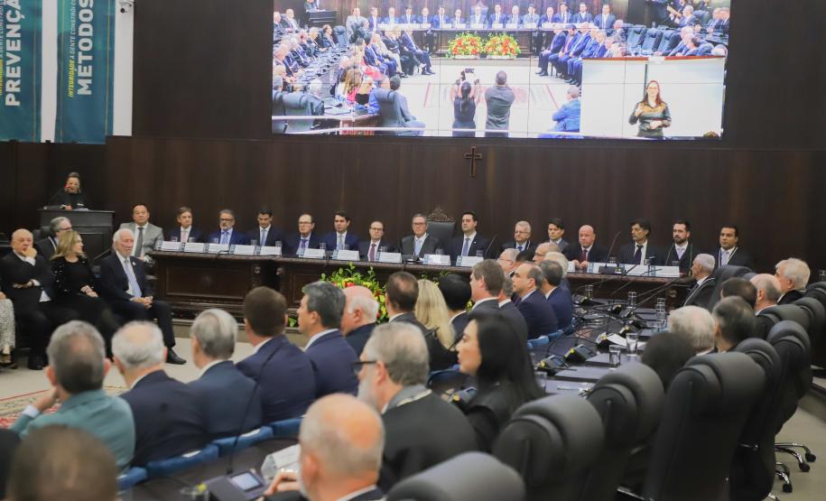 Governador participa da posse de Lidia Maejima, primeira mulher a presidir o TJPR