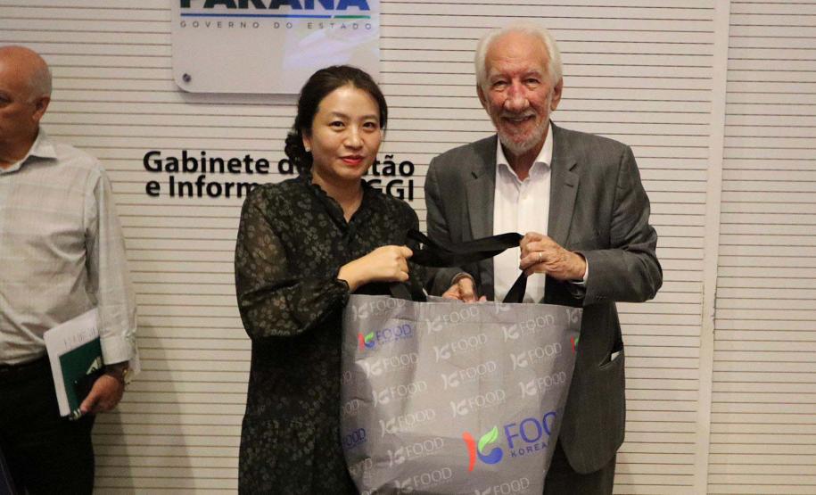 Darci Piana apresenta potenciais do Paraná ao cônsul-geral da Coreia do Sul em São Paulo