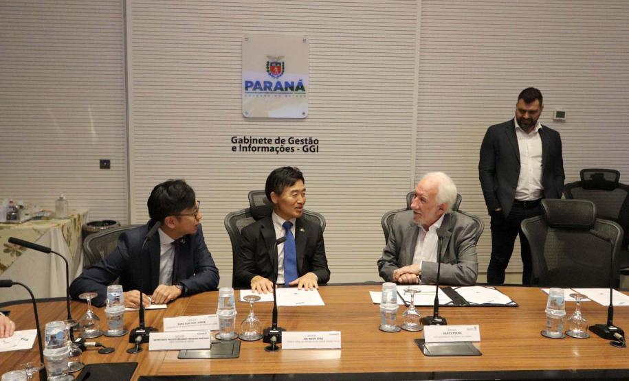 Darci Piana apresenta potenciais do Paraná ao cônsul-geral da Coreia do Sul em São Paulo