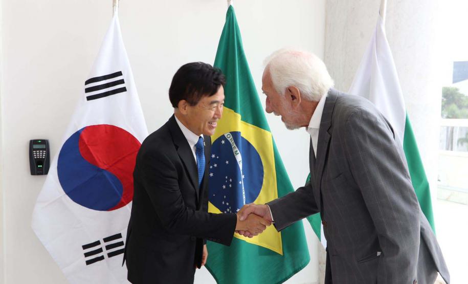 Darci Piana apresenta potenciais do Paraná ao cônsul-geral da Coreia do Sul em São Paulo