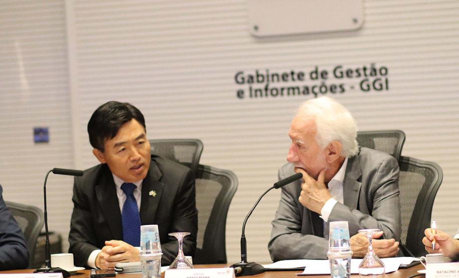 Darci Piana apresenta potenciais do Paraná ao cônsul-geral da Coreia do Sul em São Paulo