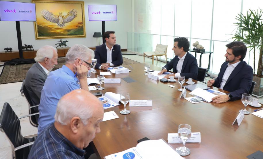 Governador recebe presidente da Vivo e discute ampliação de conectividade no Paraná