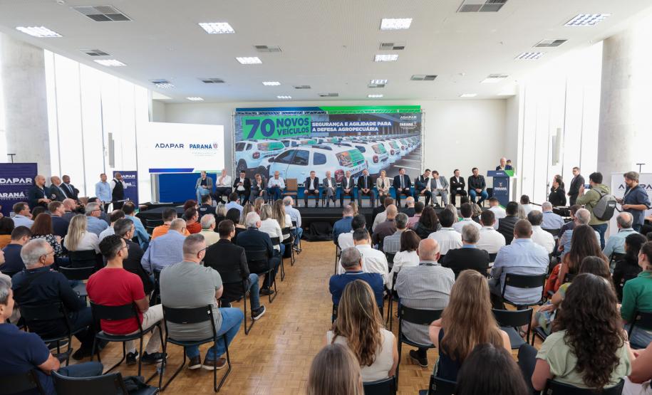 Com investimento de R$ 9 milhões, Estado renova frota da Adapar com 70 veículos novos