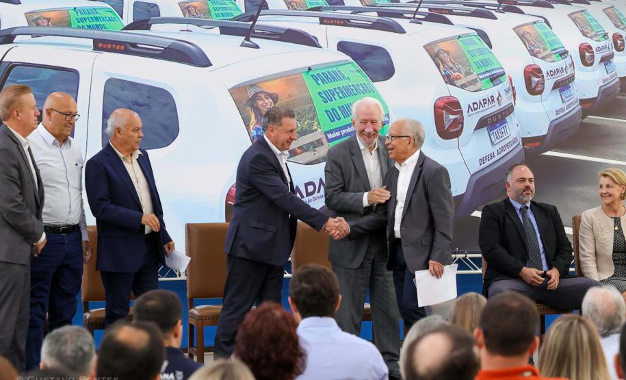 Com investimento de R$ 9 milhões, Estado renova frota da Adapar com 70 veículos novos