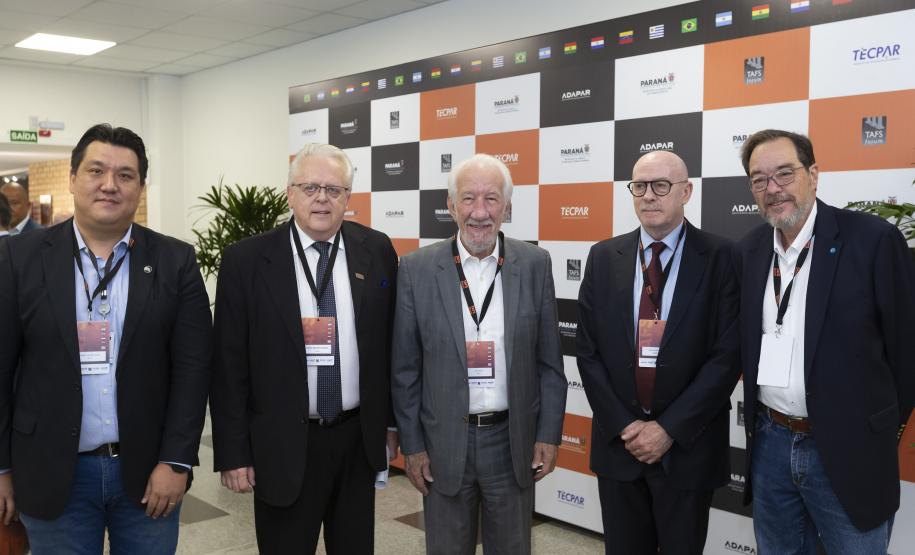 Paraná terá banco de antígenos e vacinas contra febre aftosa para atender todo o País