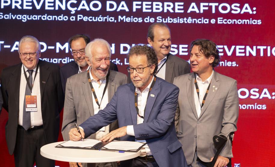 Paraná terá banco de antígenos e vacinas contra febre aftosa para atender todo o País