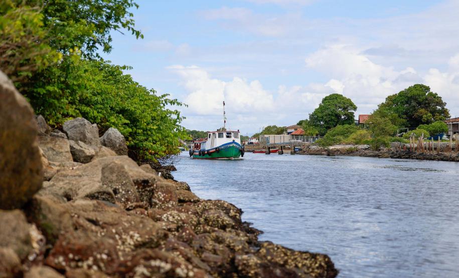 Estado entrega licenças para início das obras de tratamento de esgoto na Ilha do Mel