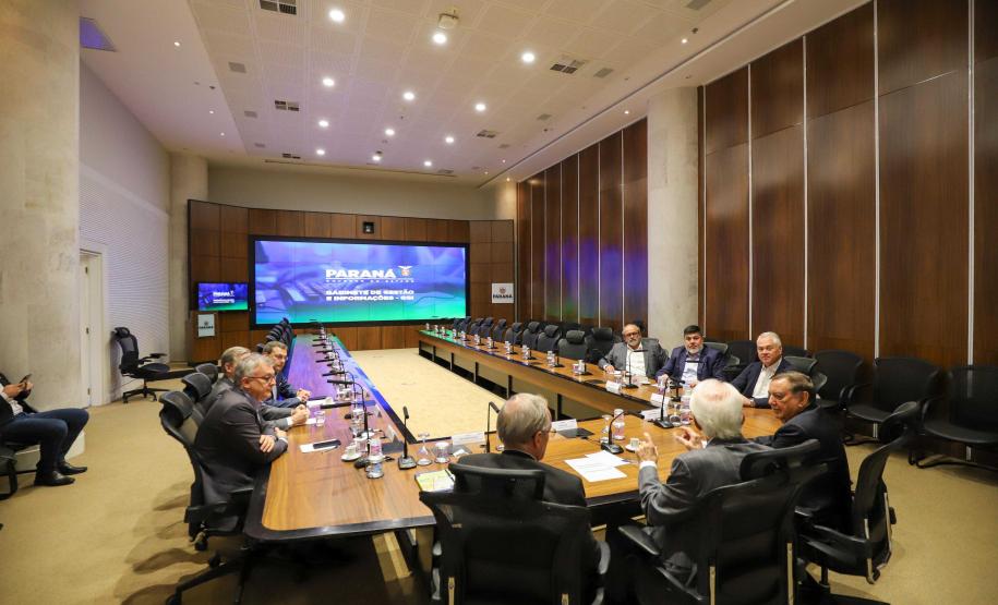 Piana destaca apoio do Estado às pequenas empresas para representantes do Sebrae