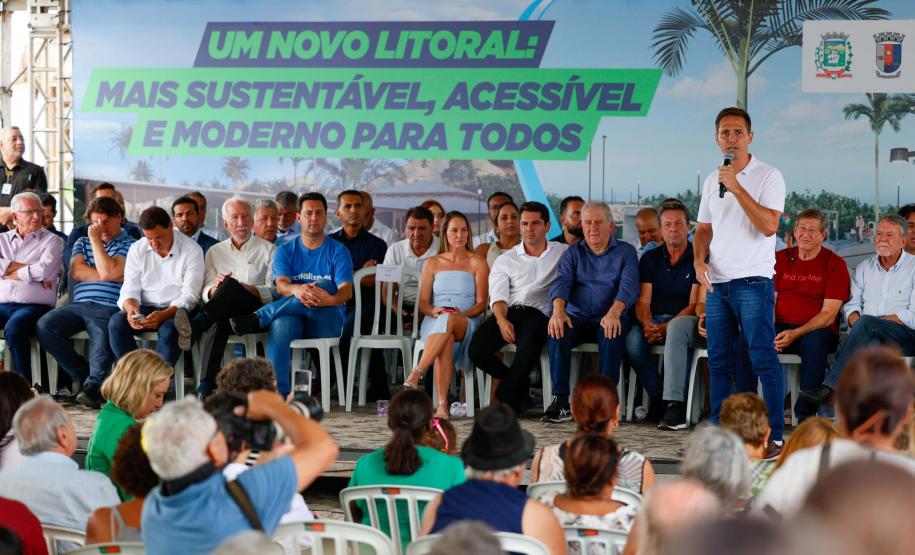 Governo entrega título de domínio de área onde vivem 350 famílias em Pontal do Paraná