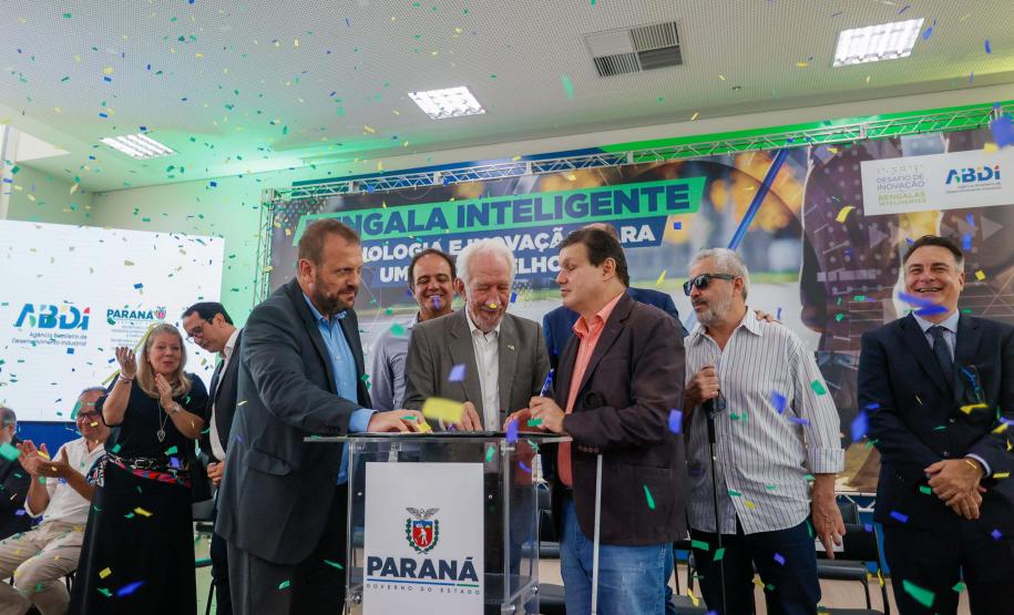 Governo do Paraná lança concurso de inovação para criação de bengalas inteligentes