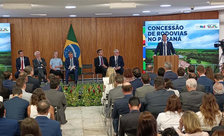 Com R$ 36 bilhões em obras, contratos dos lotes 3 e 6 das rodovias paranaenses são assinados