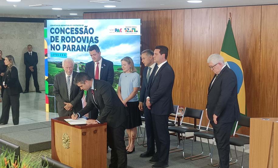 Com R$ 36 bilhões em obras, contratos dos lotes 3 e 6 das rodovias paranaenses são assinados