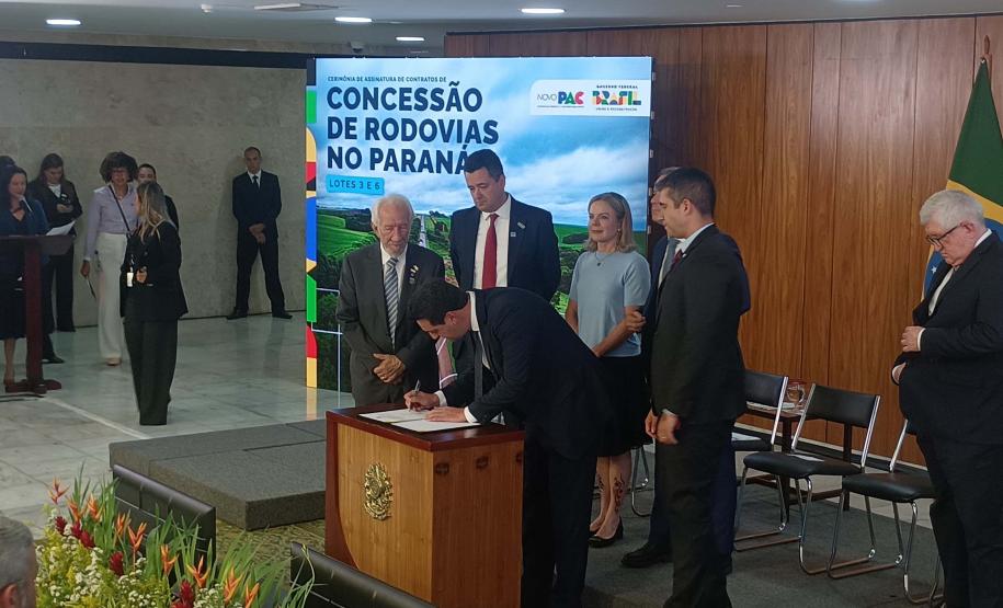 Com R$ 36 bilhões em obras, contratos dos lotes 3 e 6 das rodovias paranaenses são assinados