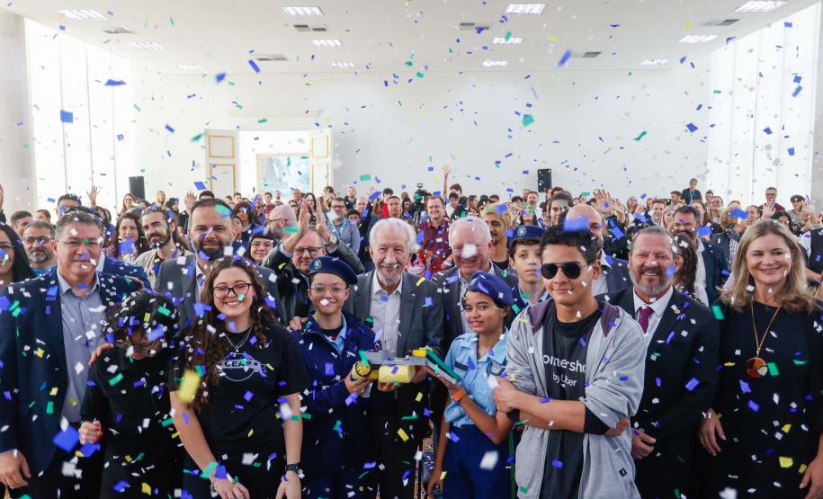 Com 4,7 mil alunos, Clubes de Ciências das escolas levam tecnologia para as comunidades