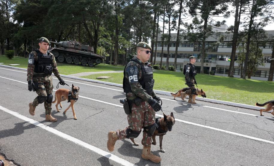 Governador em exercício participa das celebrações do Dia do Exército Brasileiro