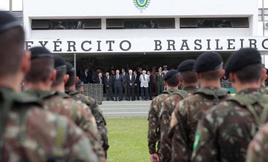 Governador em exercício participa das celebrações do Dia do Exército Brasileiro