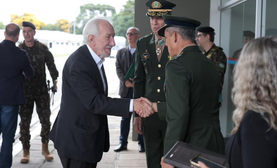 Governador em exercício participa das celebrações do Dia do Exército Brasileiro