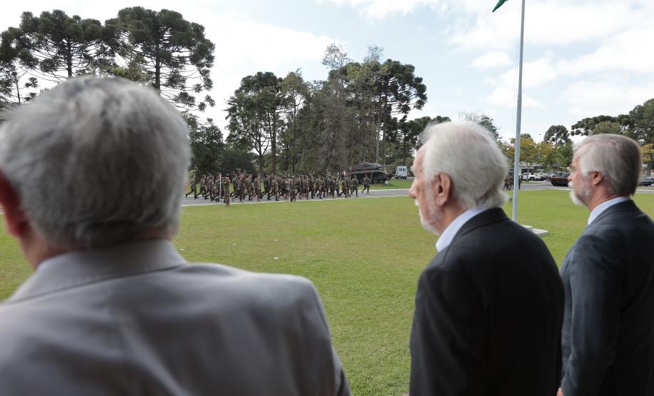 Governador em exercício participa das celebrações do Dia do Exército Brasileiro