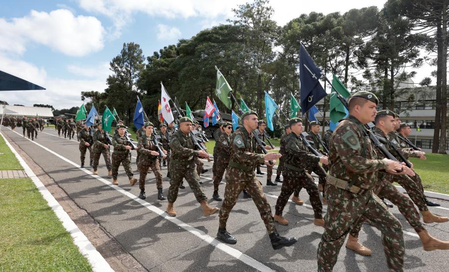 Governador em exercício participa das celebrações do Dia do Exército Brasileiro