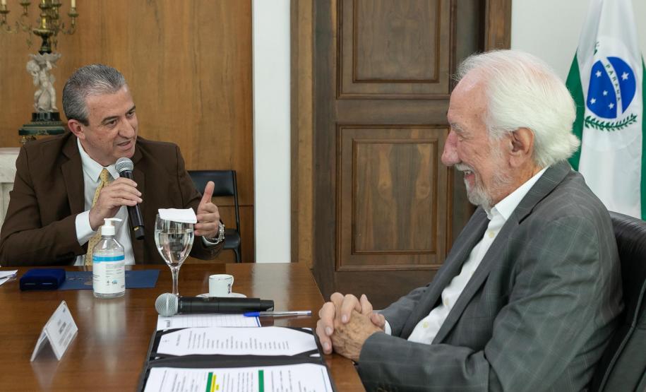 Governador em exercício recebe homenagem de representantes comerciais