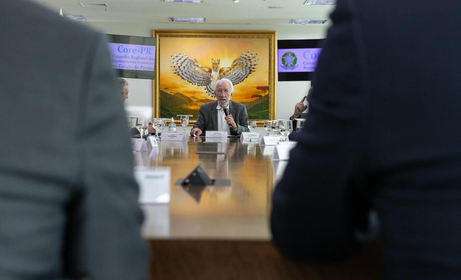 Governador em exercício recebe homenagem de representantes comerciais