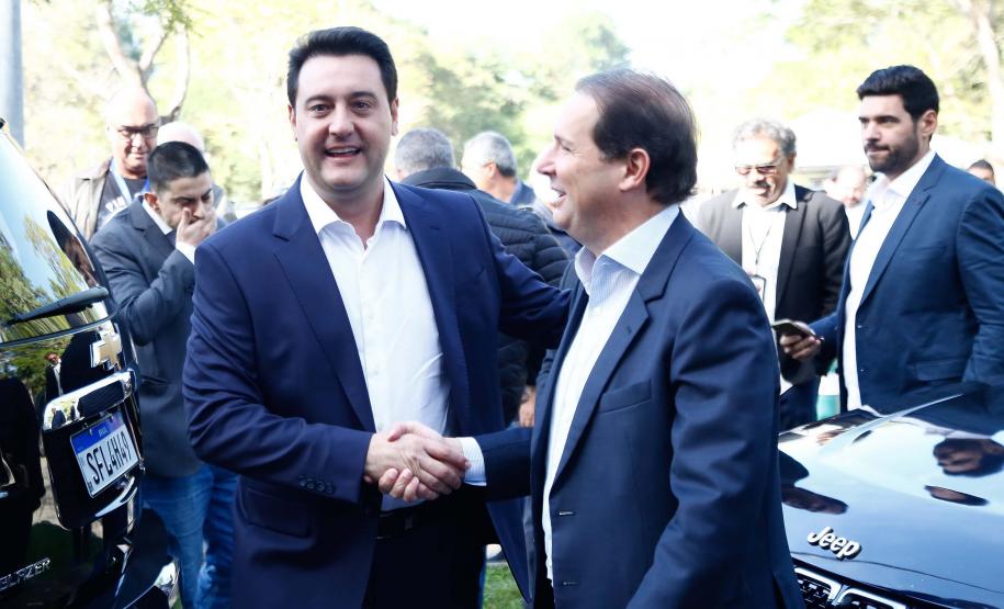 Governador destaca parceria com municípios na posse da nova diretoria da AMP