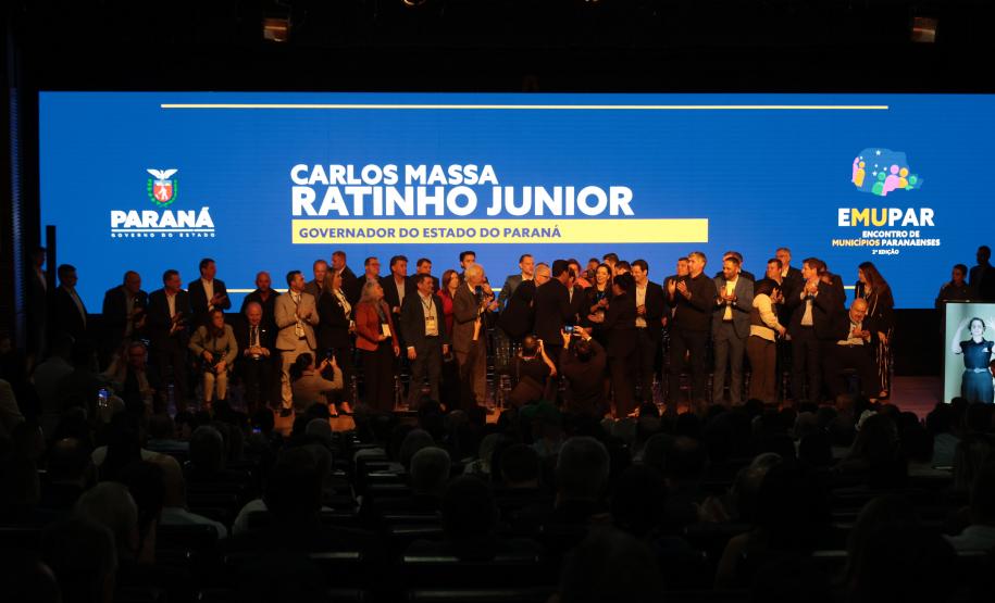 Governador destaca parceria com municípios na posse da nova diretoria da AMP