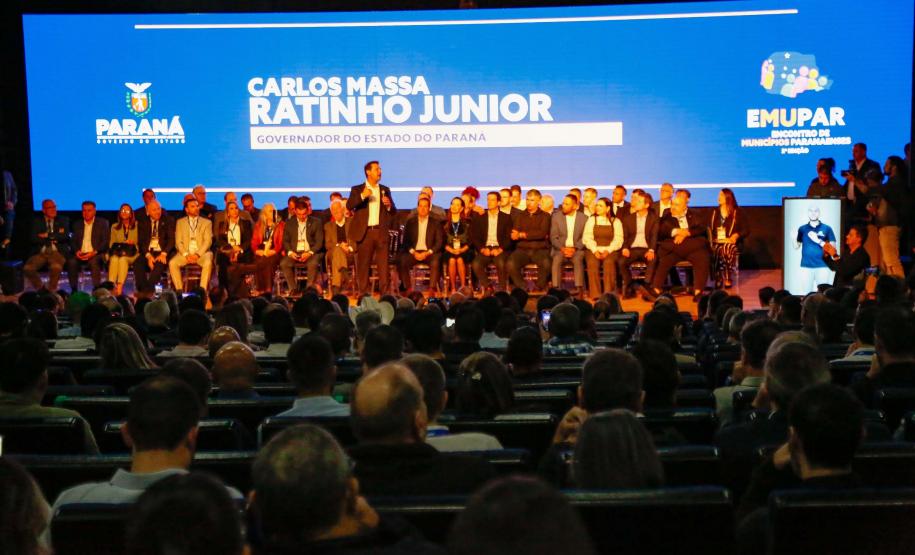 Governador destaca parceria com municípios na posse da nova diretoria da AMP