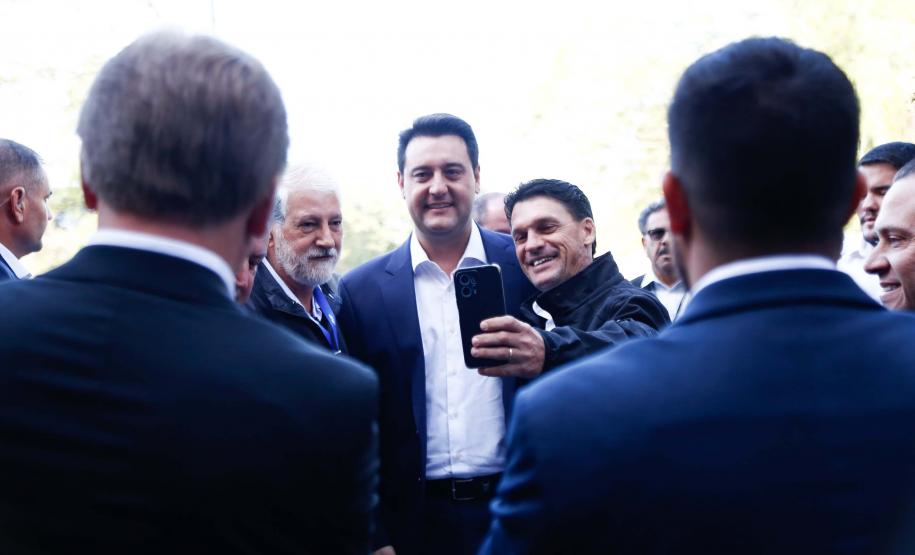 Governador destaca parceria com municípios na posse da nova diretoria da AMP