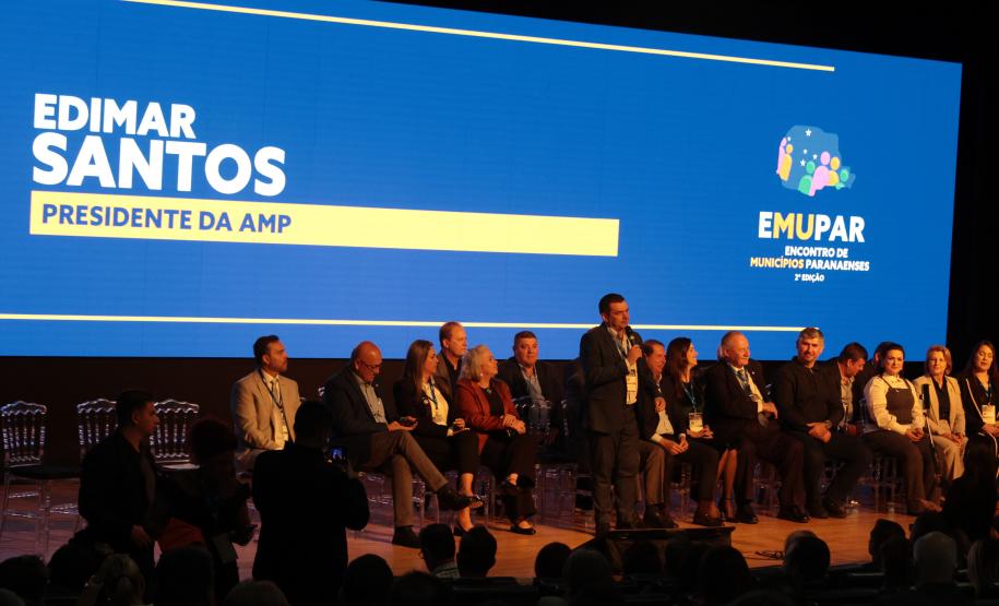 Governador destaca parceria com municípios na posse da nova diretoria da AMP