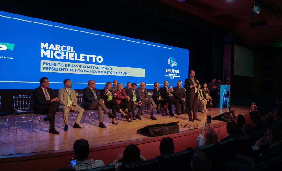 Governador destaca parceria com municípios na posse da nova diretoria da AMP