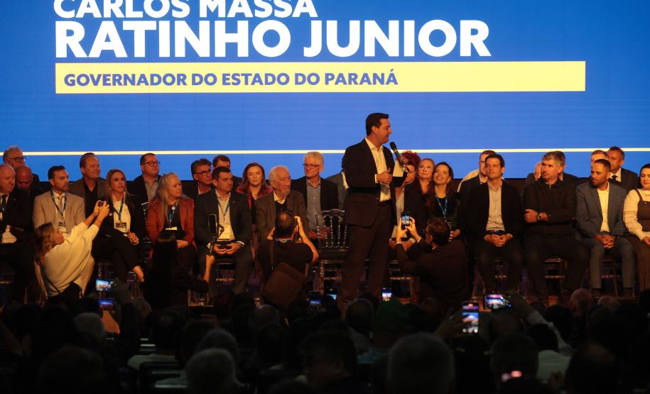 Governador destaca parceria com municípios na posse da nova diretoria da AMP