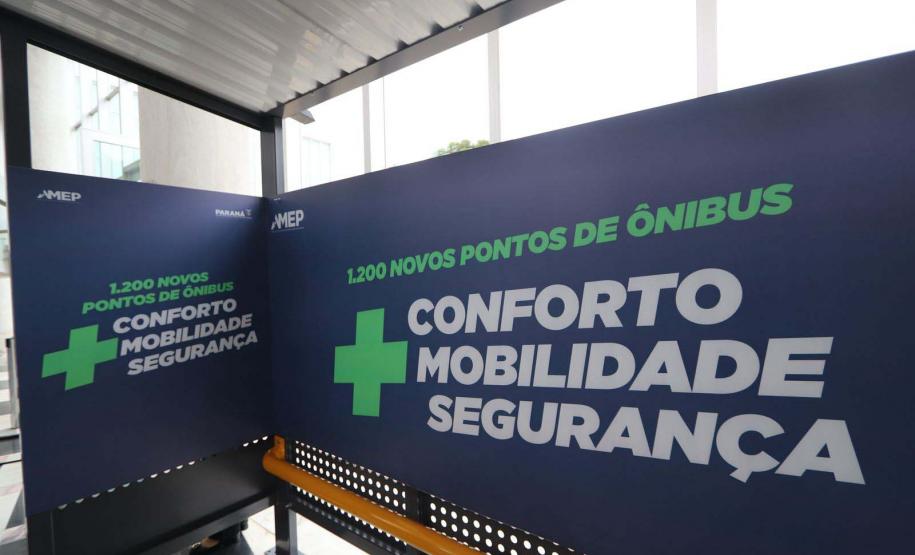 Estado vai distribuir 1.200 novos abrigos para pontos de ônibus em 30 cidades paranaenses