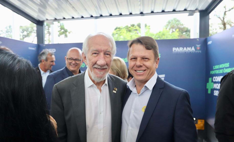 Estado vai distribuir 1.200 novos abrigos para pontos de ônibus em 30 cidades paranaenses