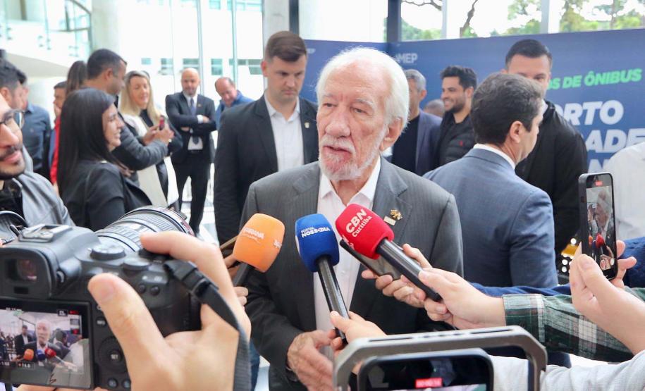 Estado vai distribuir 1.200 novos abrigos para pontos de ônibus em 30 cidades paranaenses