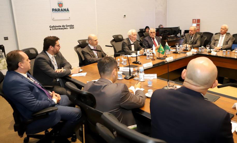 Piana apresenta avanços econômicos do Paraná a autoridades argentinas