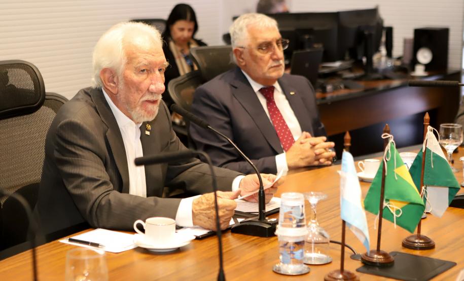 Piana apresenta avanços econômicos do Paraná a autoridades argentinas